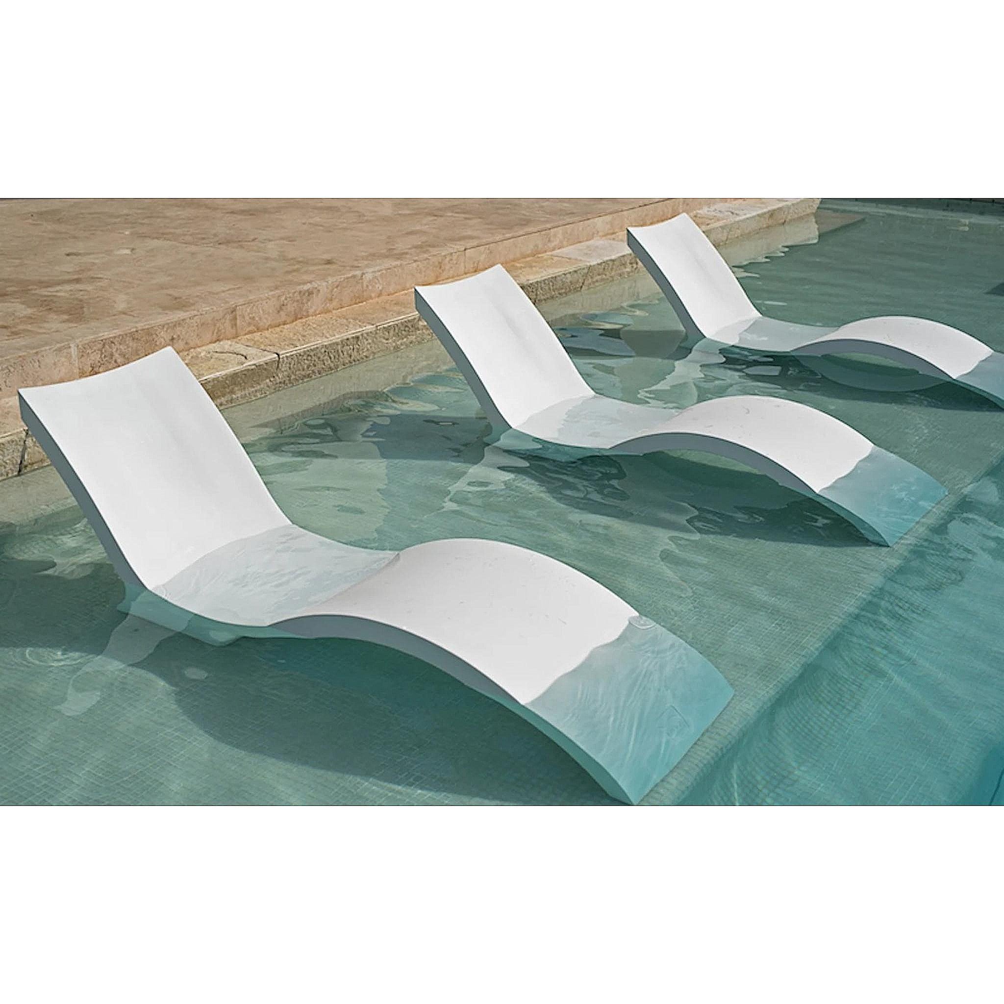 Signature Chaise Deep and Side Table In-Pool Set