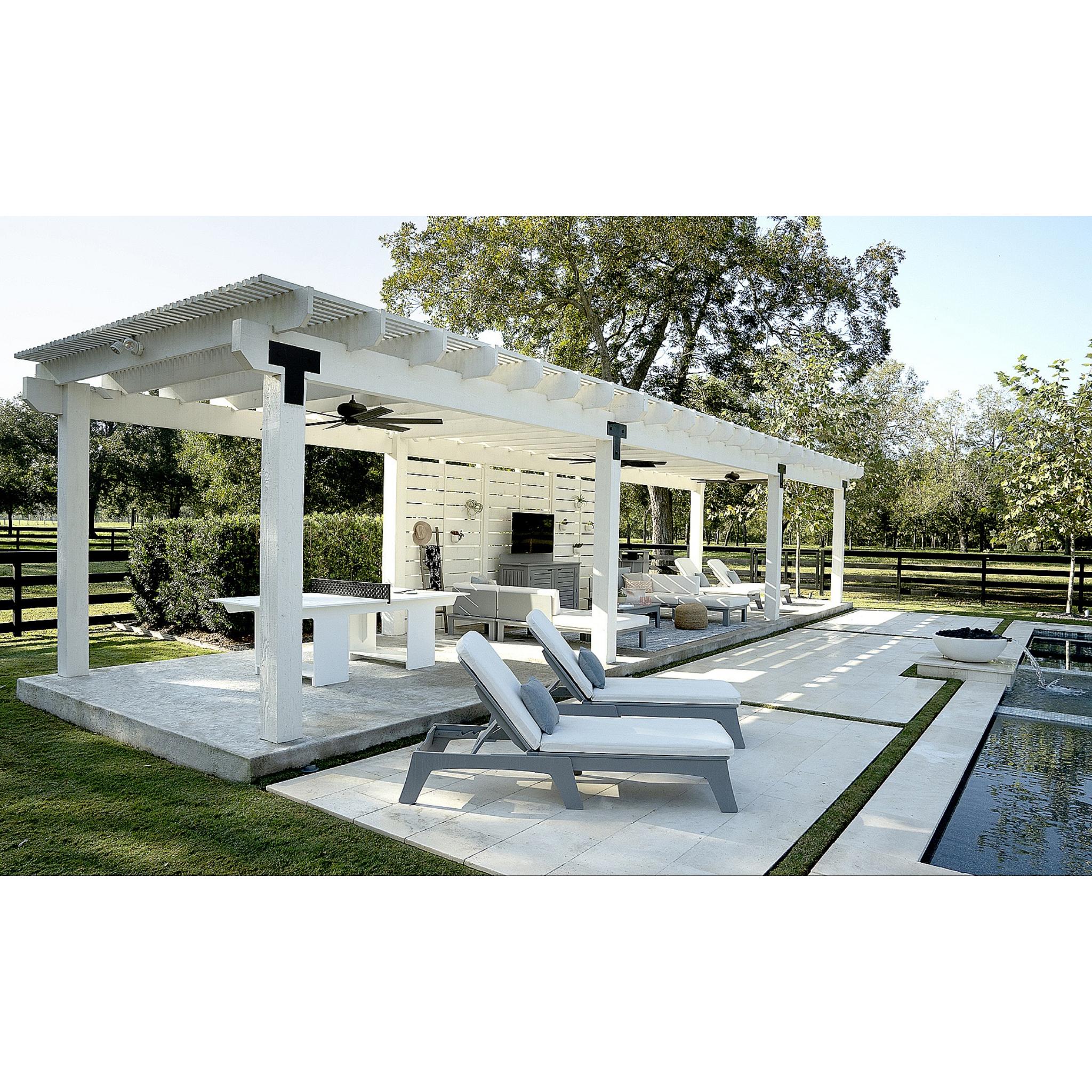 Mainstay Chaise