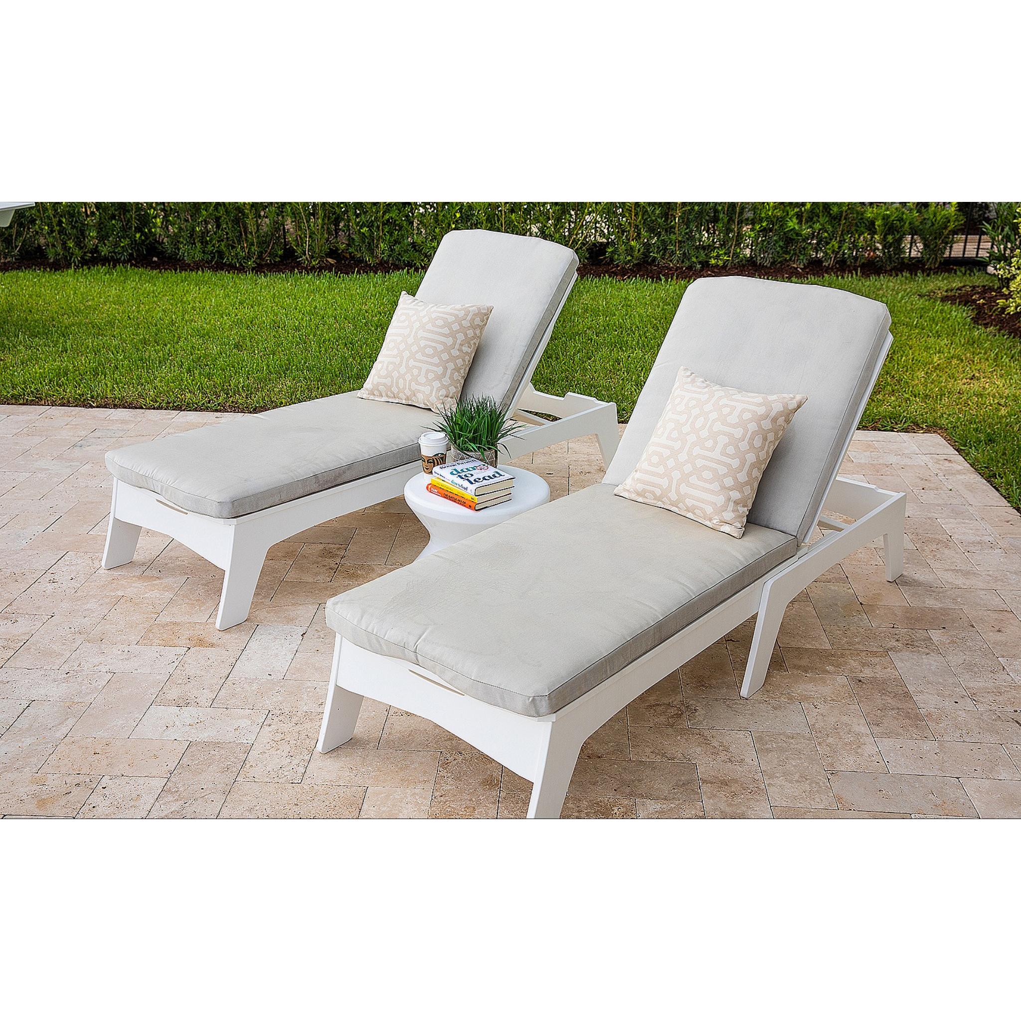 Mainstay Chaise