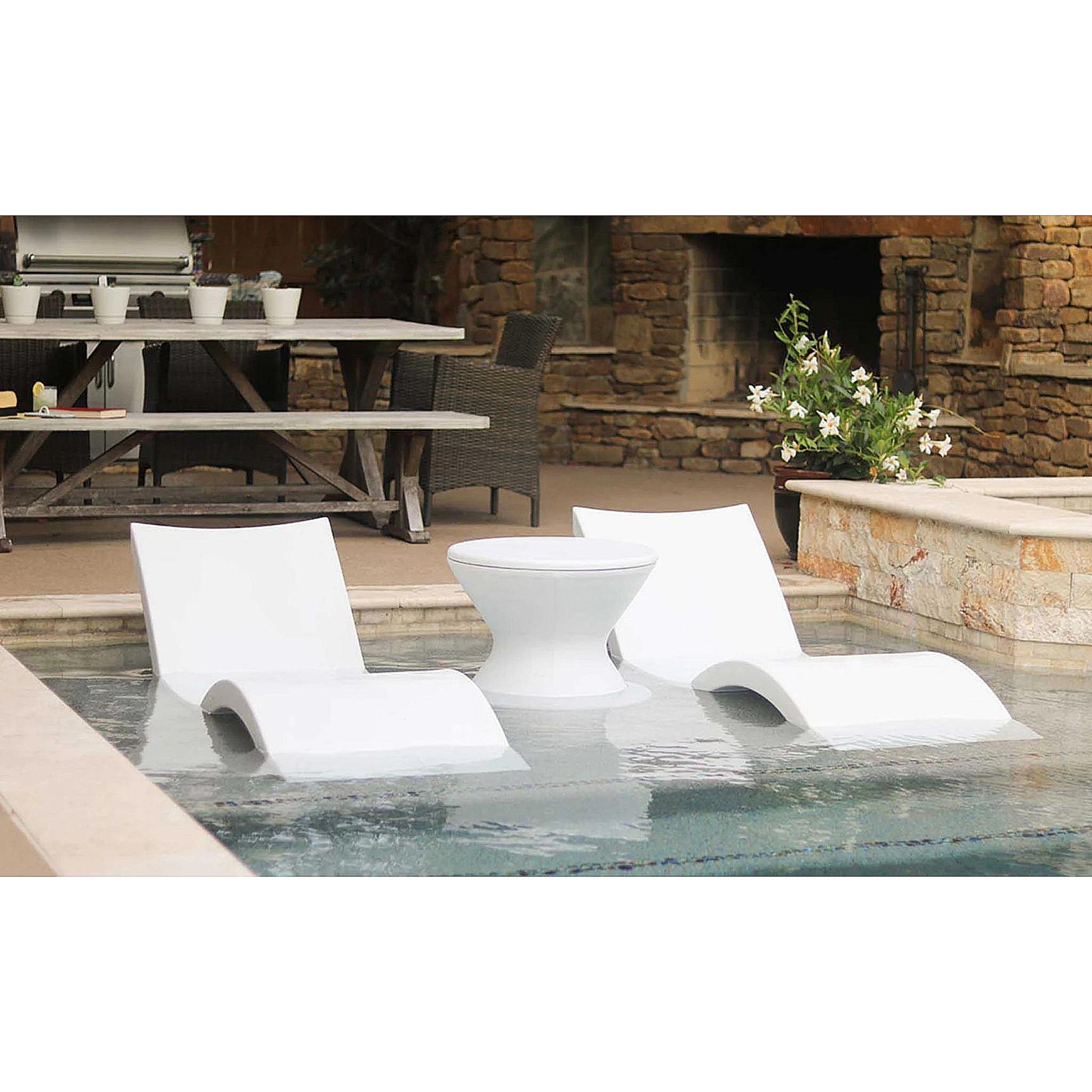 Signature Chaise Deep and Side Table In-Pool Set