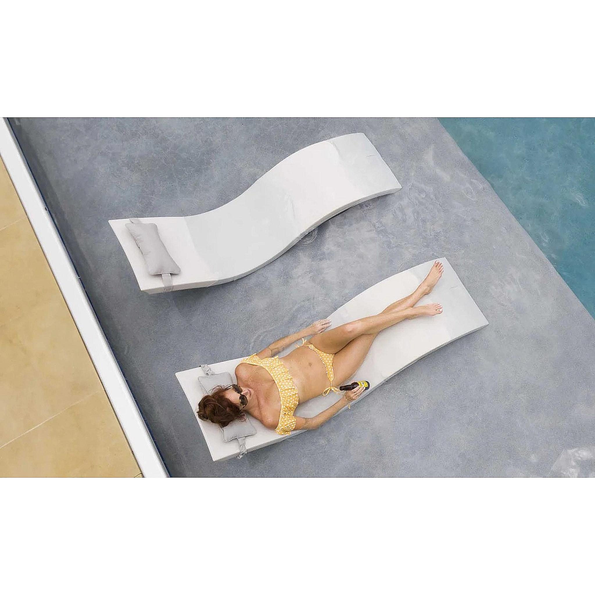 Signature Chaise and Headrest Pillow In-Pool Set