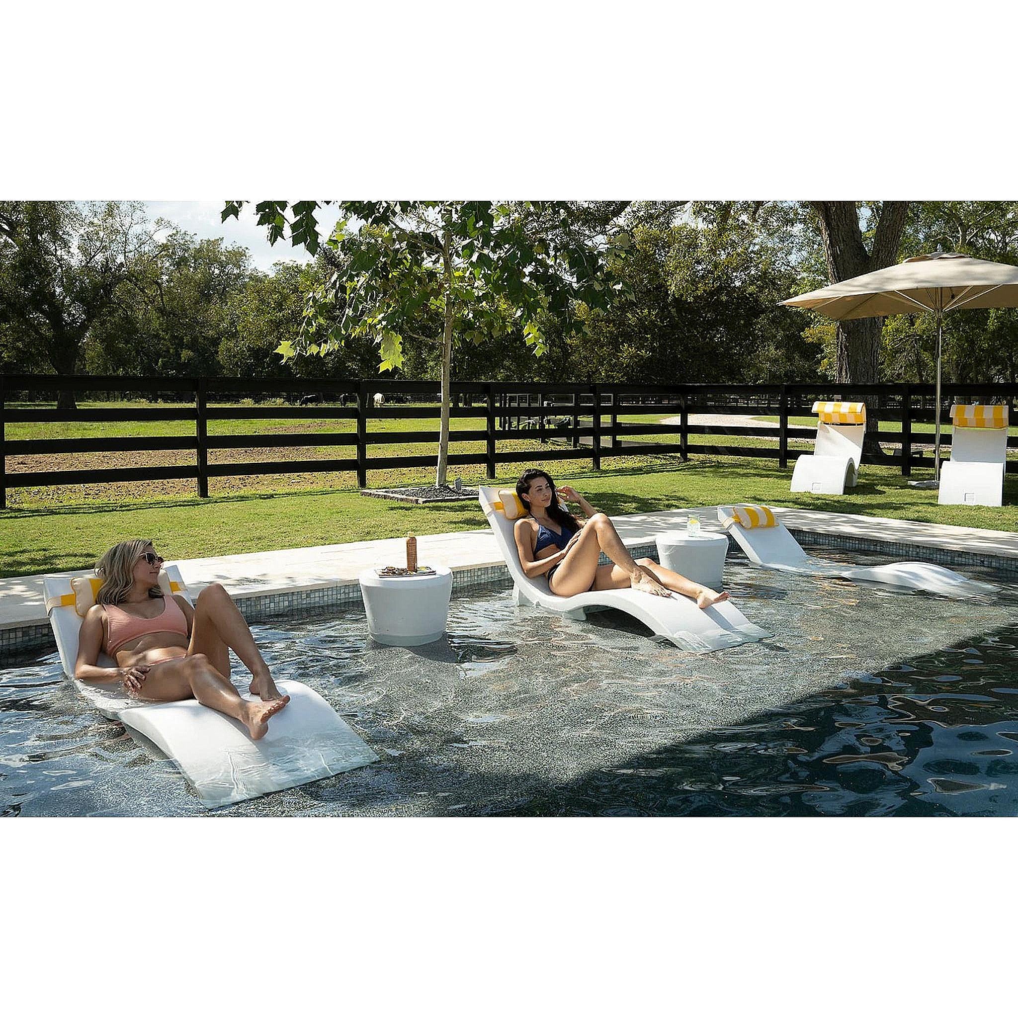 Signature Chaise and Affinity Side Table In-Pool Set